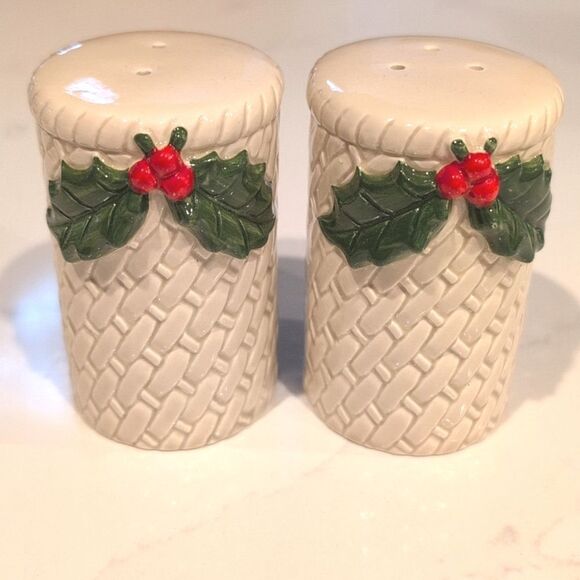 Otagiri Holiday Salt & Pepper Shakers Holly and Berry Vintage - Picture 7 of 7